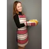 Фартух для кухні з червоним орнаментом Фартух для кухні з червоним орнаментом