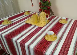 Святкова новорічна скатертина з вишивкою Червоний, 190х145 см, Без серветок Святкова новорічна скатертина з вишивкою Червоний, 190х145 см, Без серветок