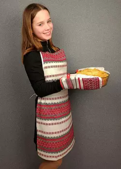 Фартух для кухні з червоним орнаментом Фартух для кухні з червоним орнаментом
